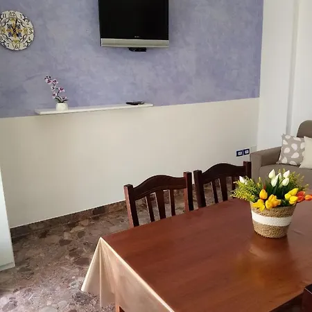 Eva Casa *